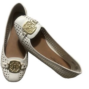 Christian Siriano Size 9.5 Off White Gold Medallion Top shoe - Slip on